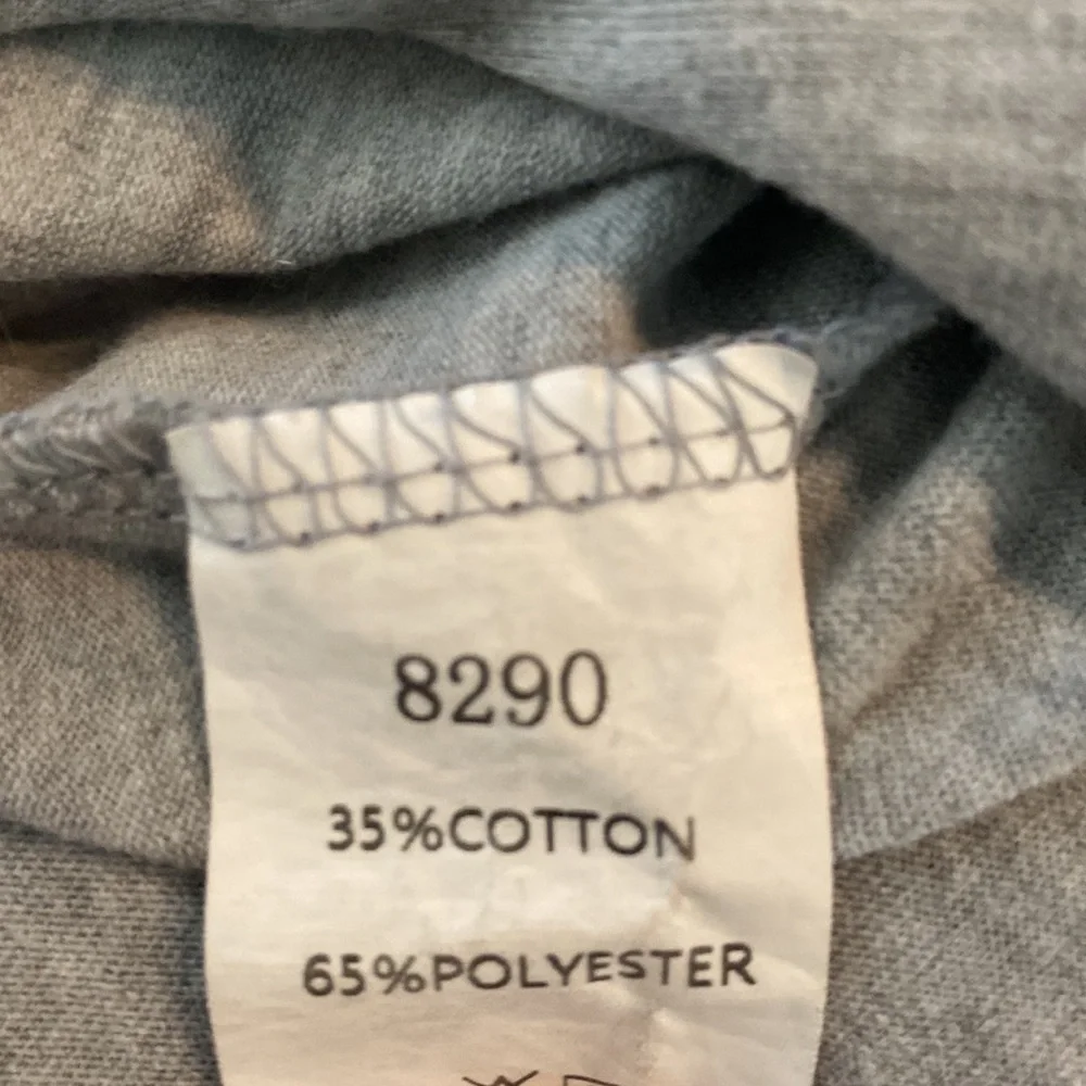 Soft gray tshirt with front pocket - Picture 3 of 4